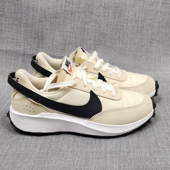 Nike Debut Sanddrift/ Black Waffle Suede Athletic Sneakers.6.5. - Picture 3 of 11